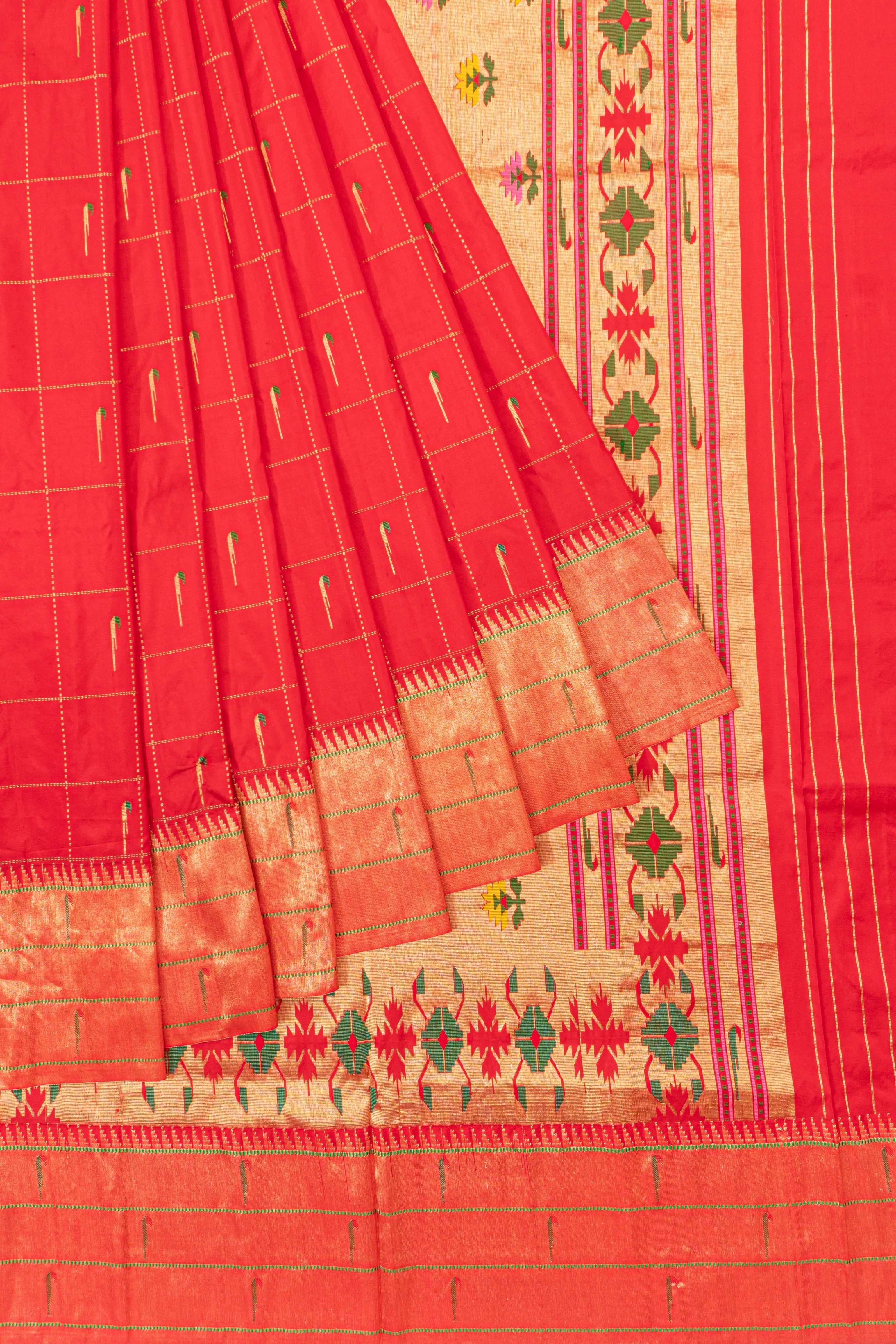Muniya Silk Checks And Butta Red Saree