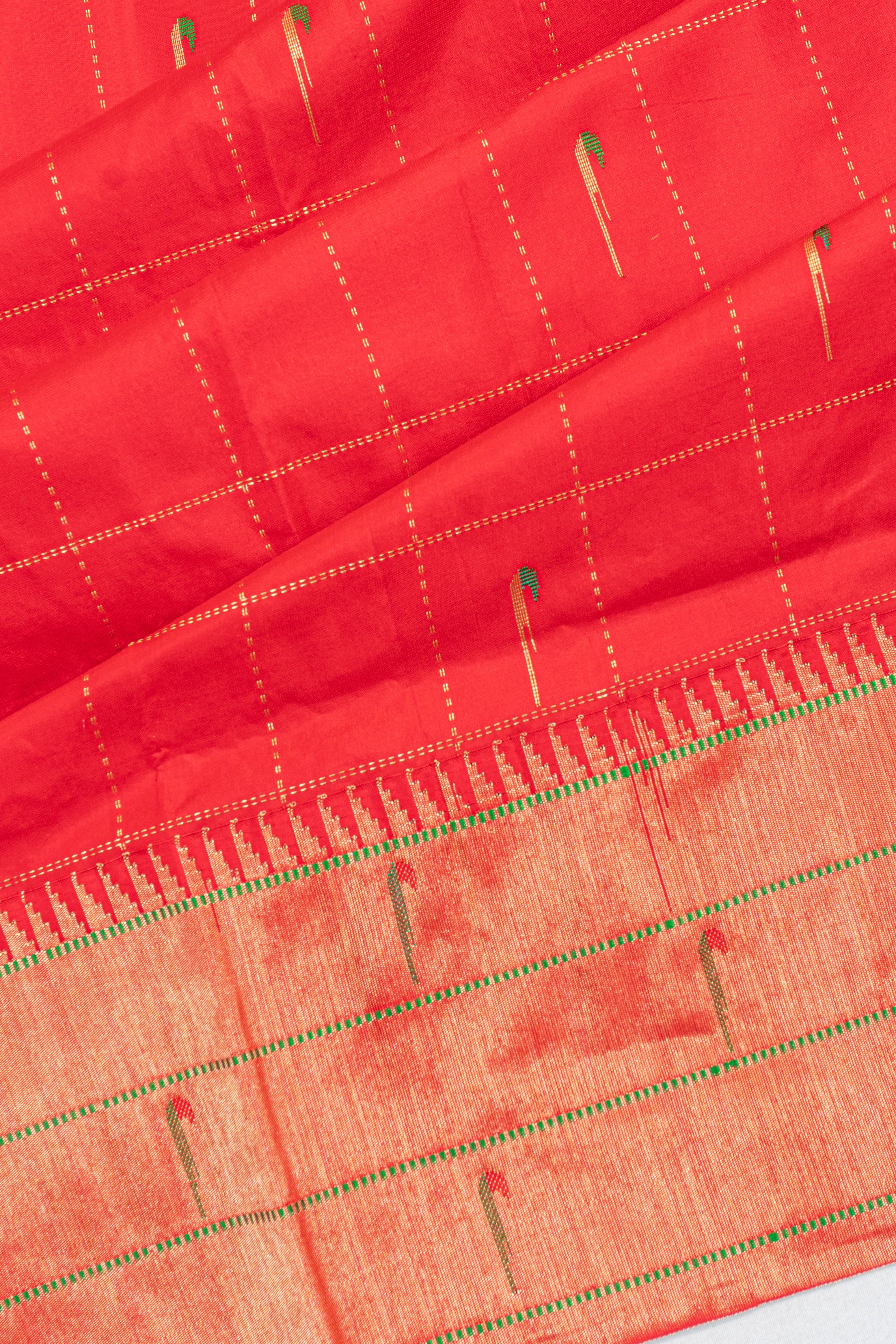 Muniya Silk Checks And Butta Red Saree