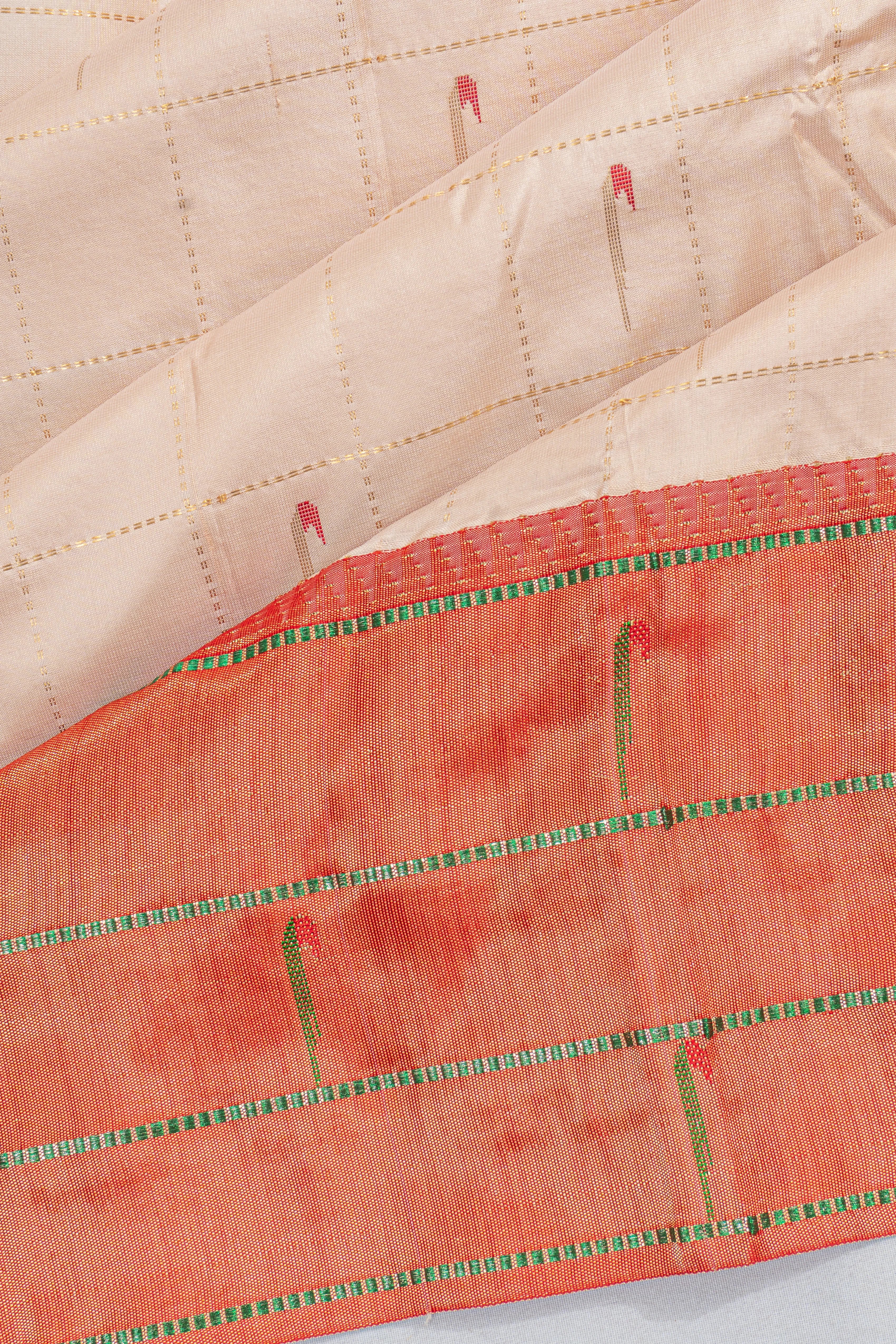 Muniya Silk Checks And Butta Cream Saree