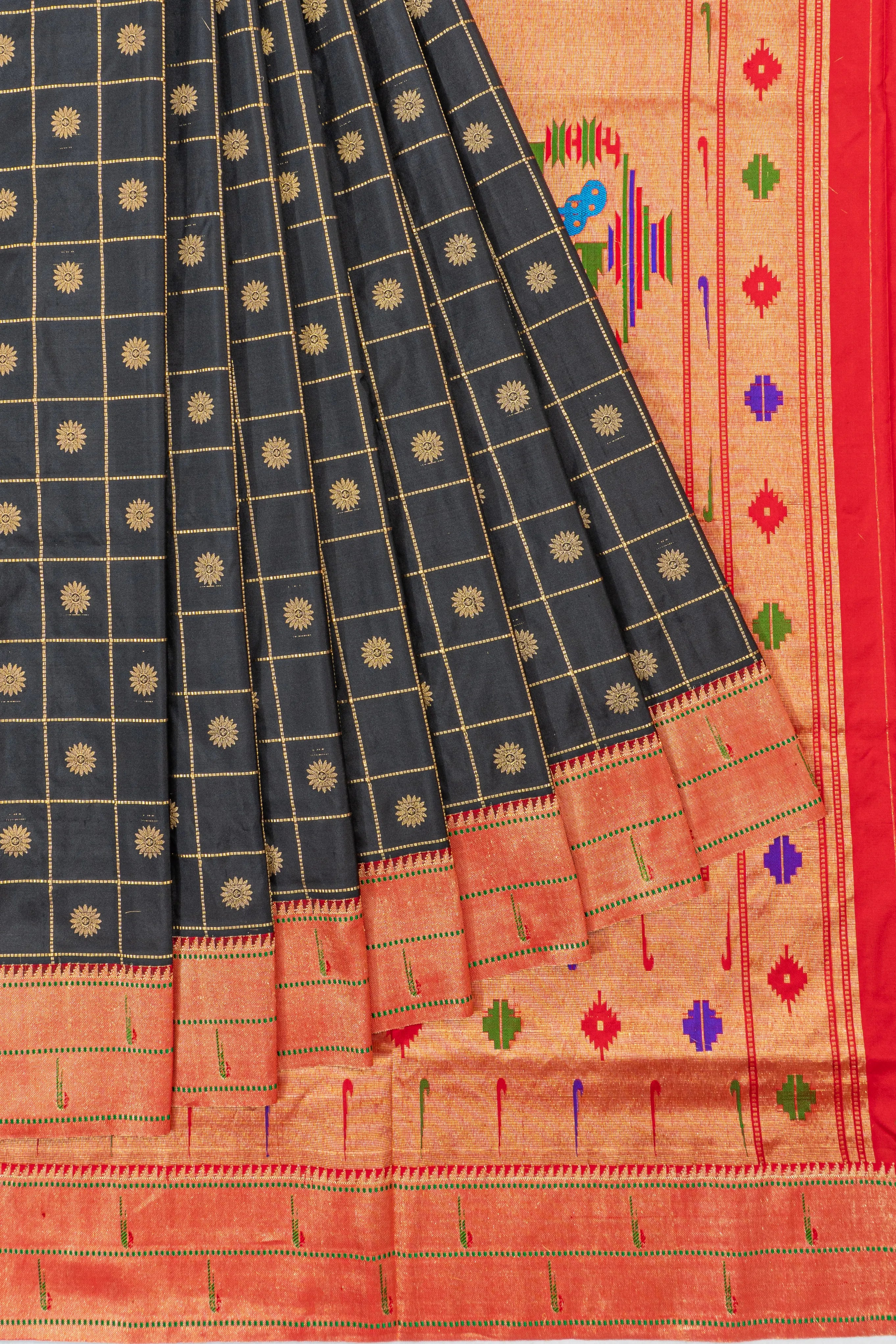 Muniya Silk Checks And Butta Black Saree