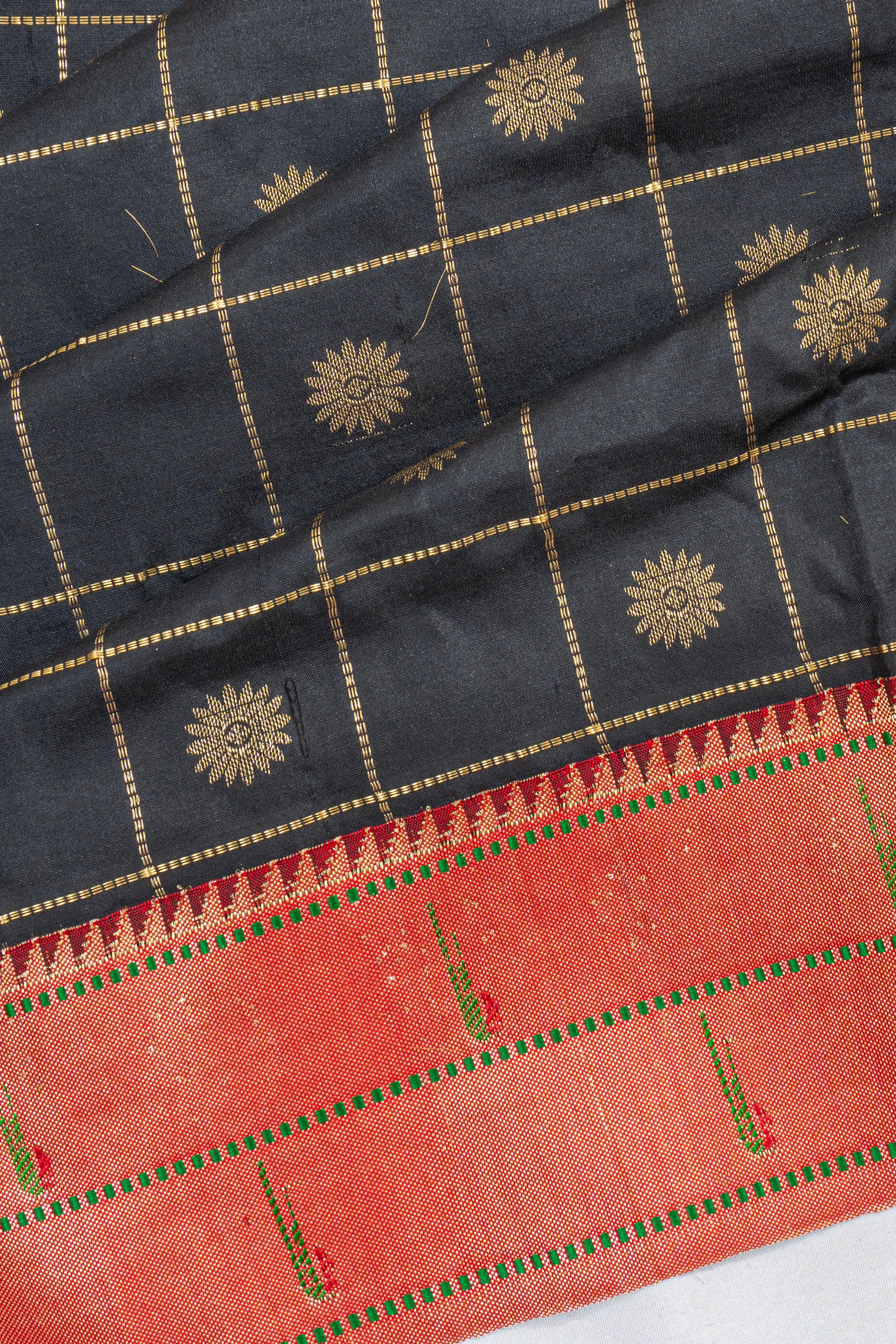 Muniya Silk Checks And Butta Black Saree