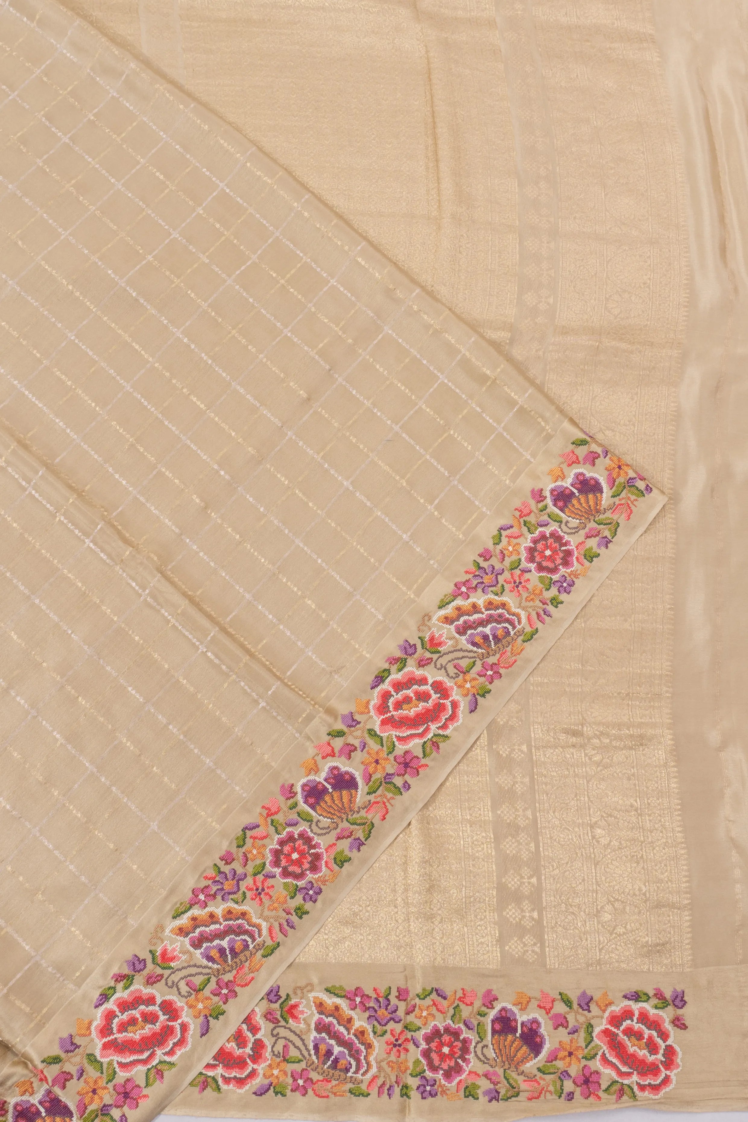 Crepe Georgette Checks Beige Saree With Embroidery Border