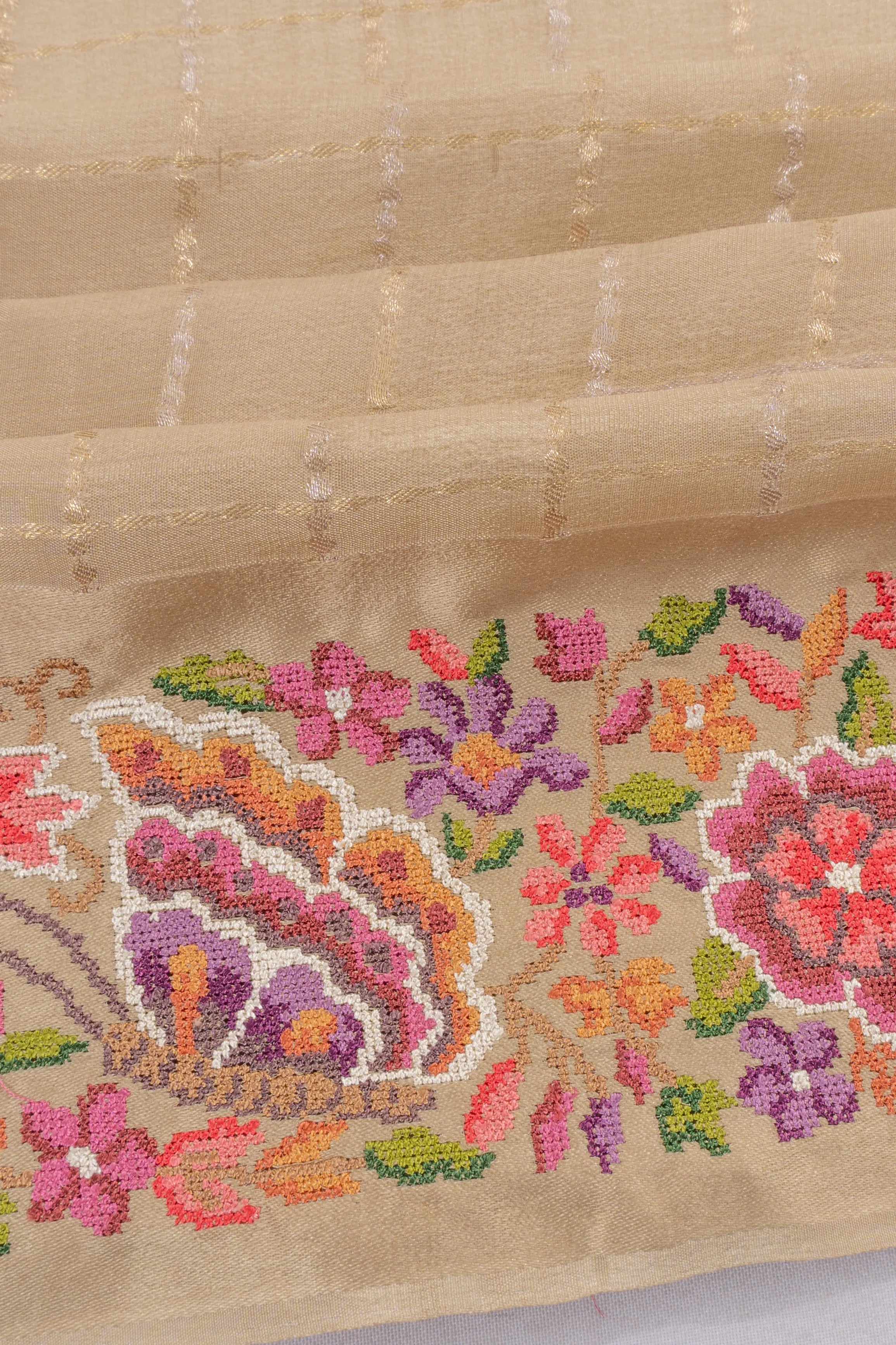 Crepe Georgette Checks Beige Saree With Embroidery Border