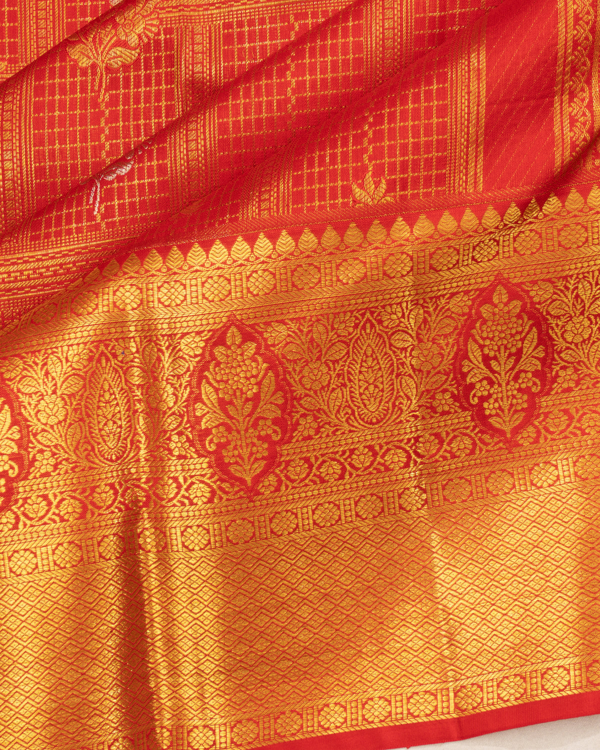 Taranga Kanchi Silk Checks And Butta Red Saree