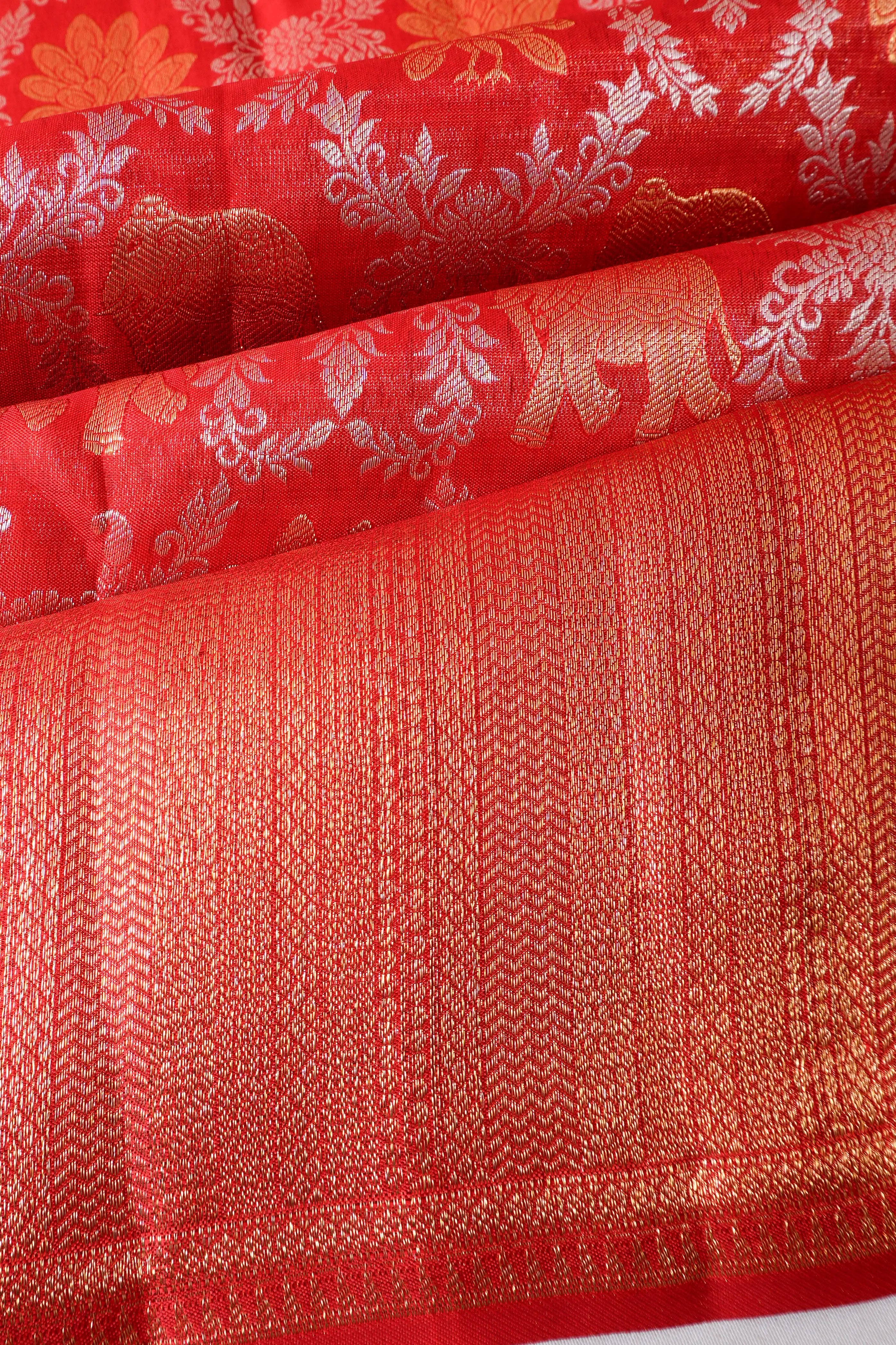 Kanchipuram Silk Jaal And Butta Red Saree