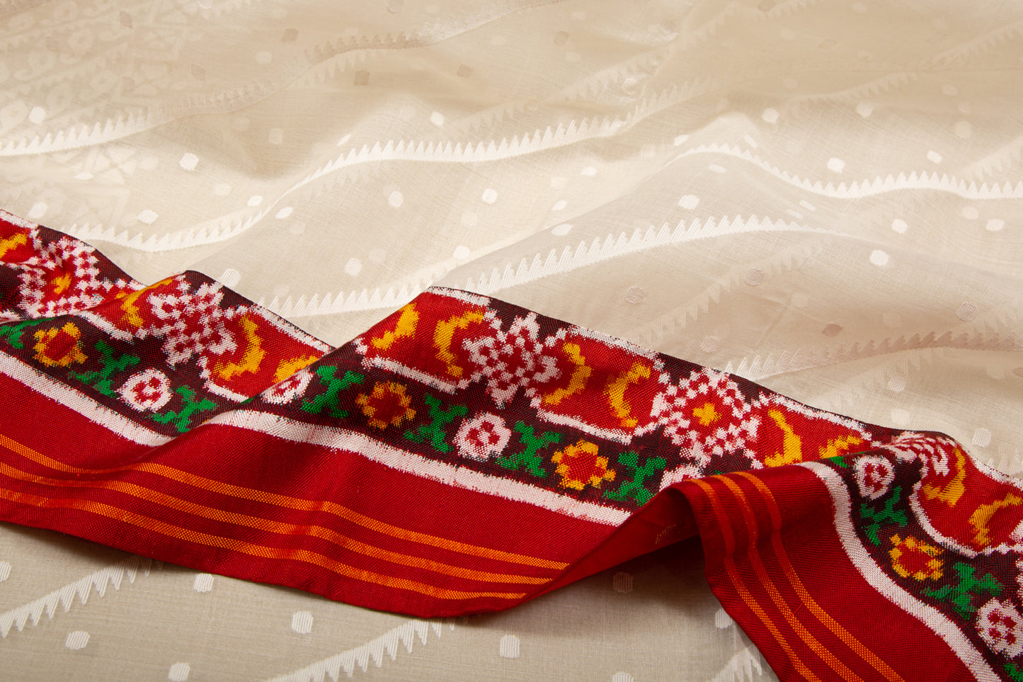 Dhakai Kora Organza Jamdani Cream Saree With Attached Patan Patola Border