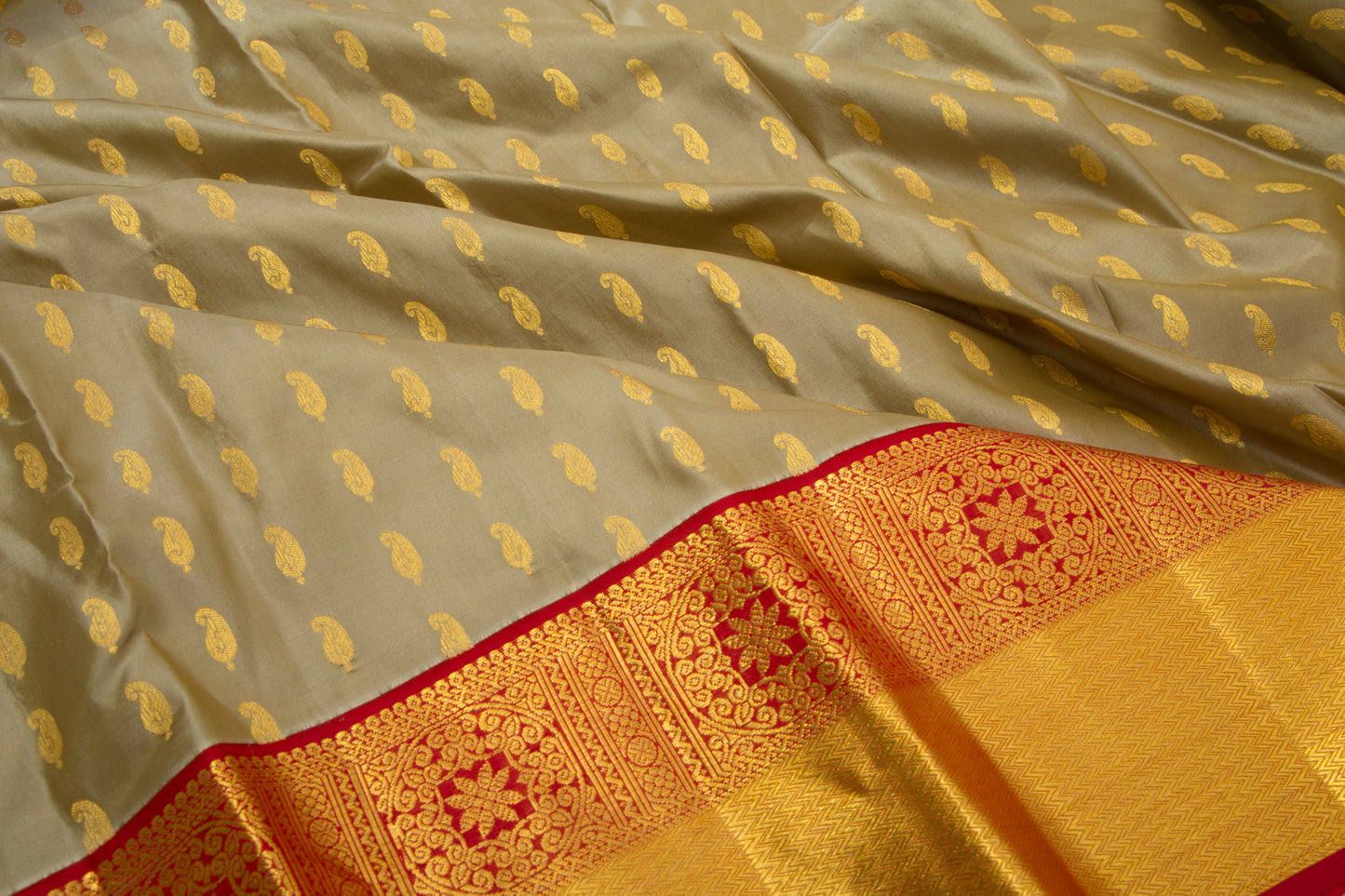 Kanchipuram Silk Butta Grey Sarere