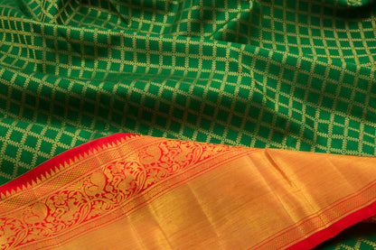 Kanchipuram Silk Criss-Cross Checks Bottle Green Saree