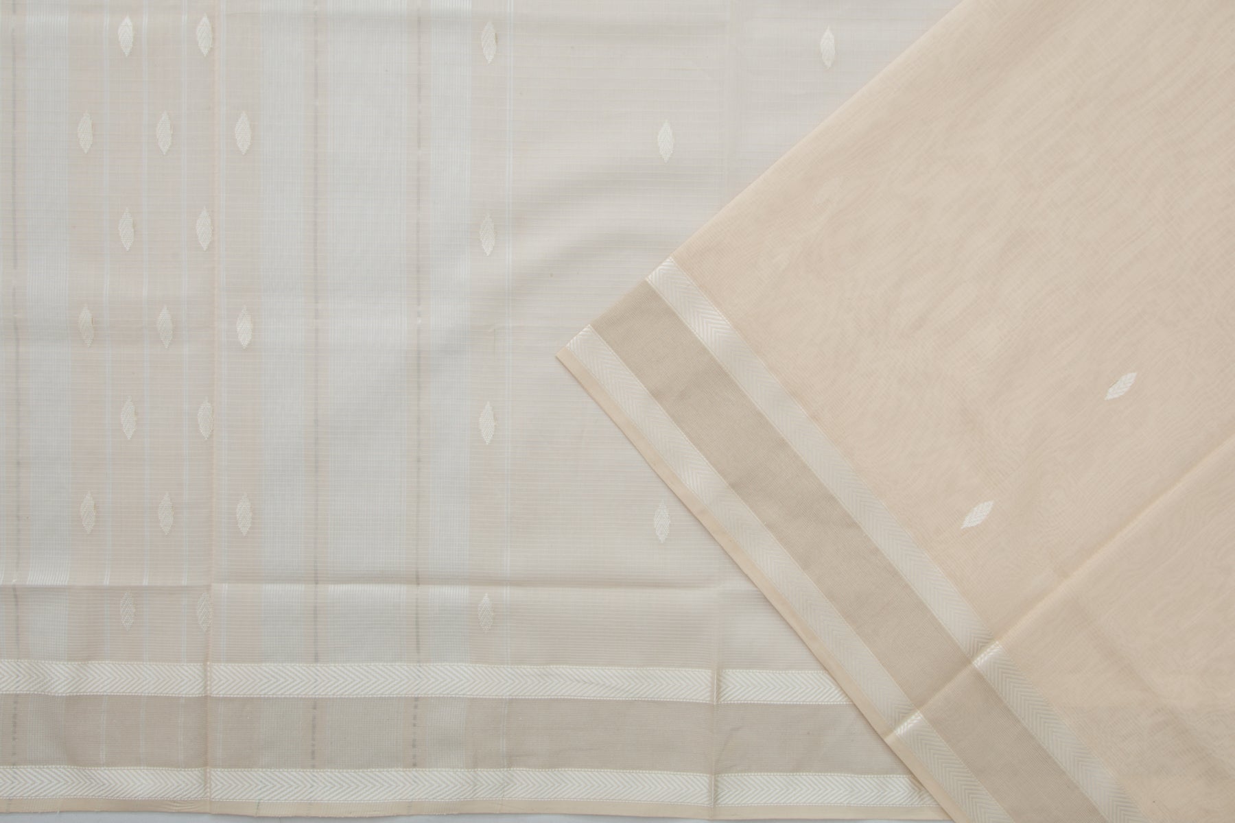 Maheshwari Cotton Horizontal Lines And Butta Cream Saree