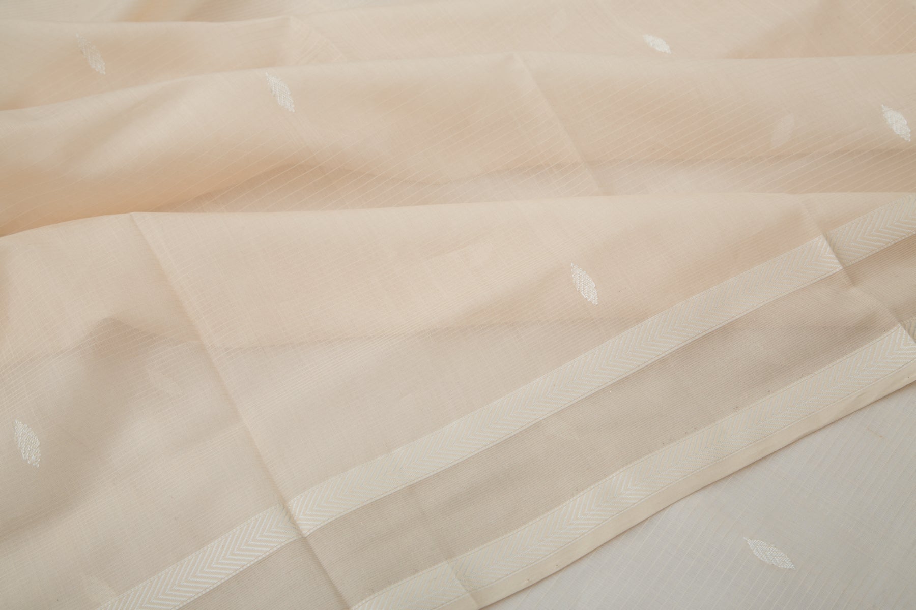 Maheshwari Cotton Horizontal Lines And Butta Cream Saree