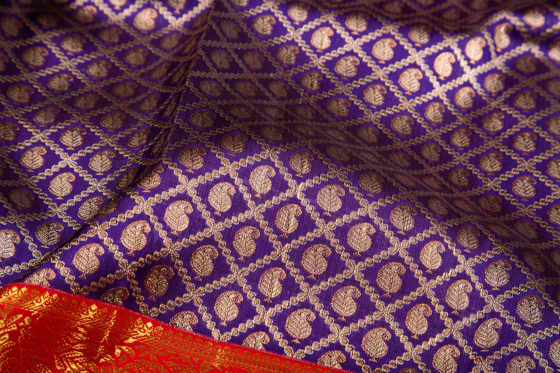 Kanchipuram Silk Criss-Cross Checks And Butta Violet Saree