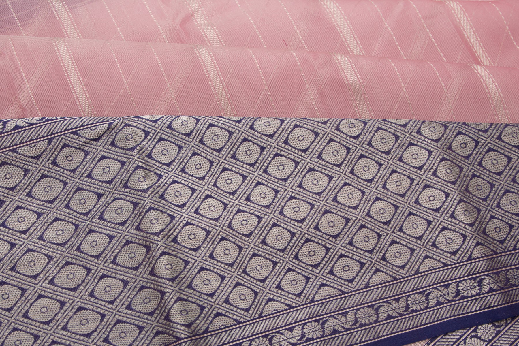 Banarasi Kora Organza Vertical Lines Peach Saree