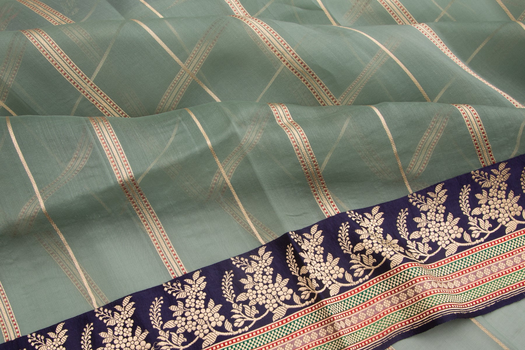 Banarasi Kora Organza Kadwa Vertical Lines Green Saree