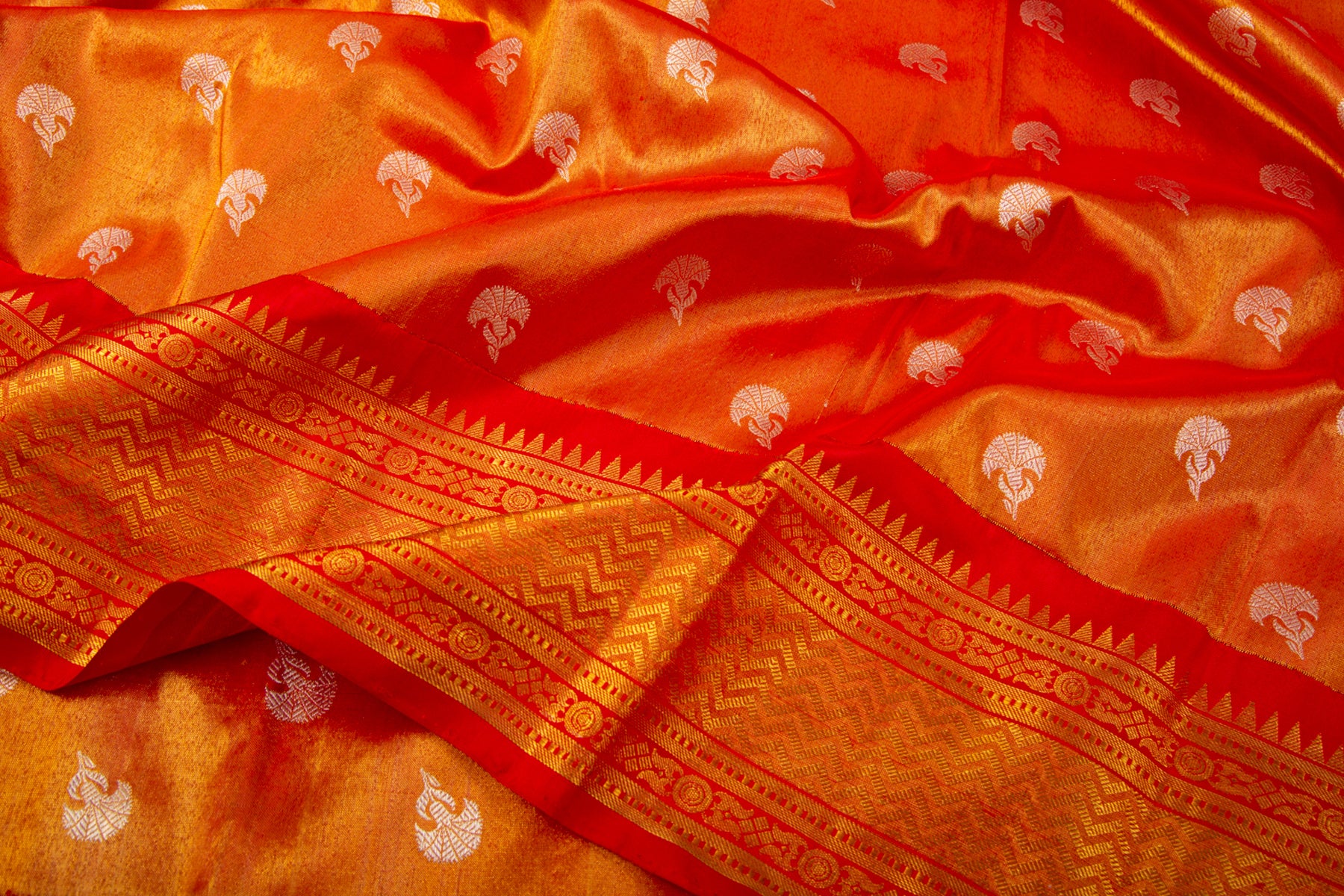 Kanchipuram Silk Tissue Butta Red Saree