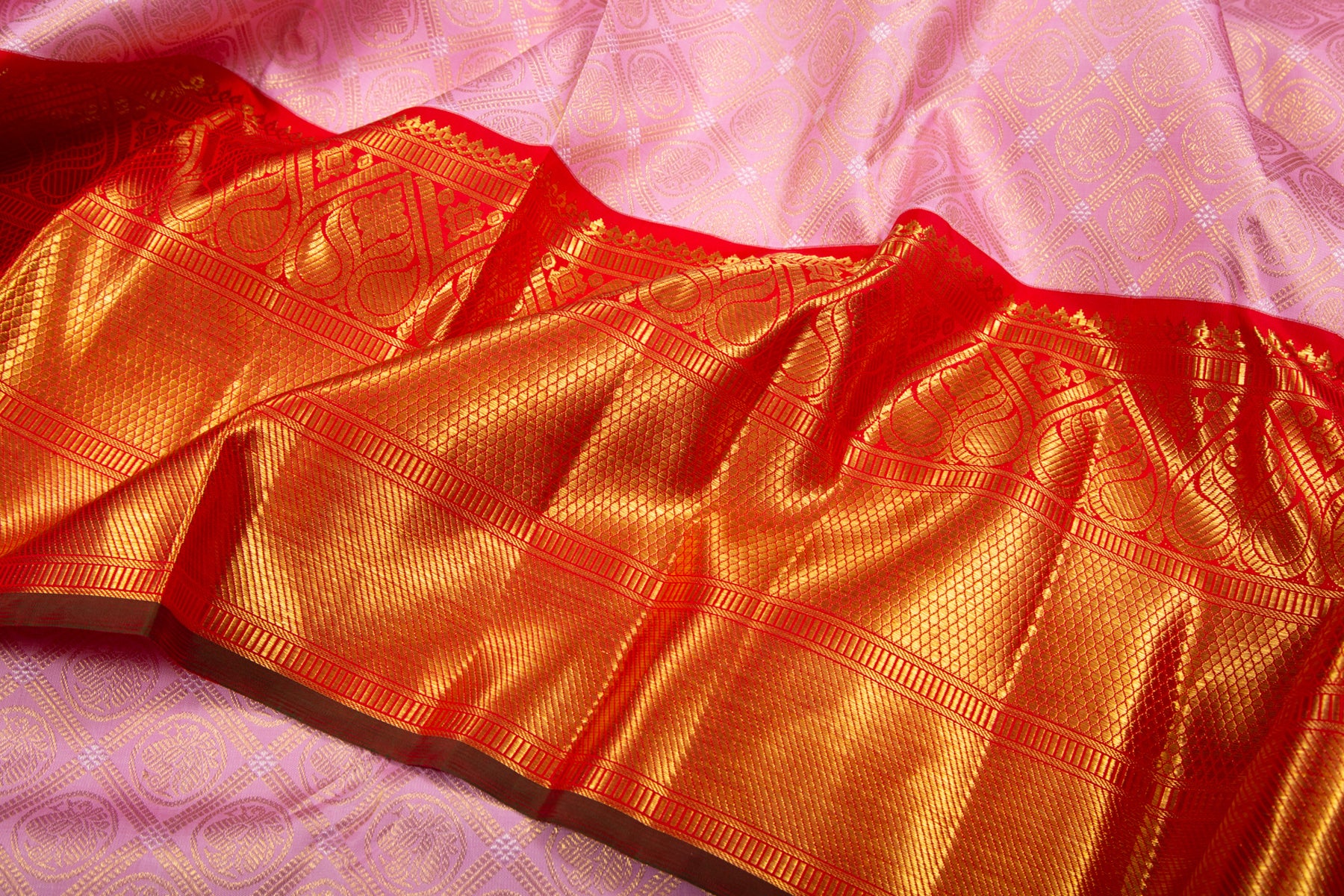 Kanchipuram Silk Criss-Cross Checks And Butta Pink Saree