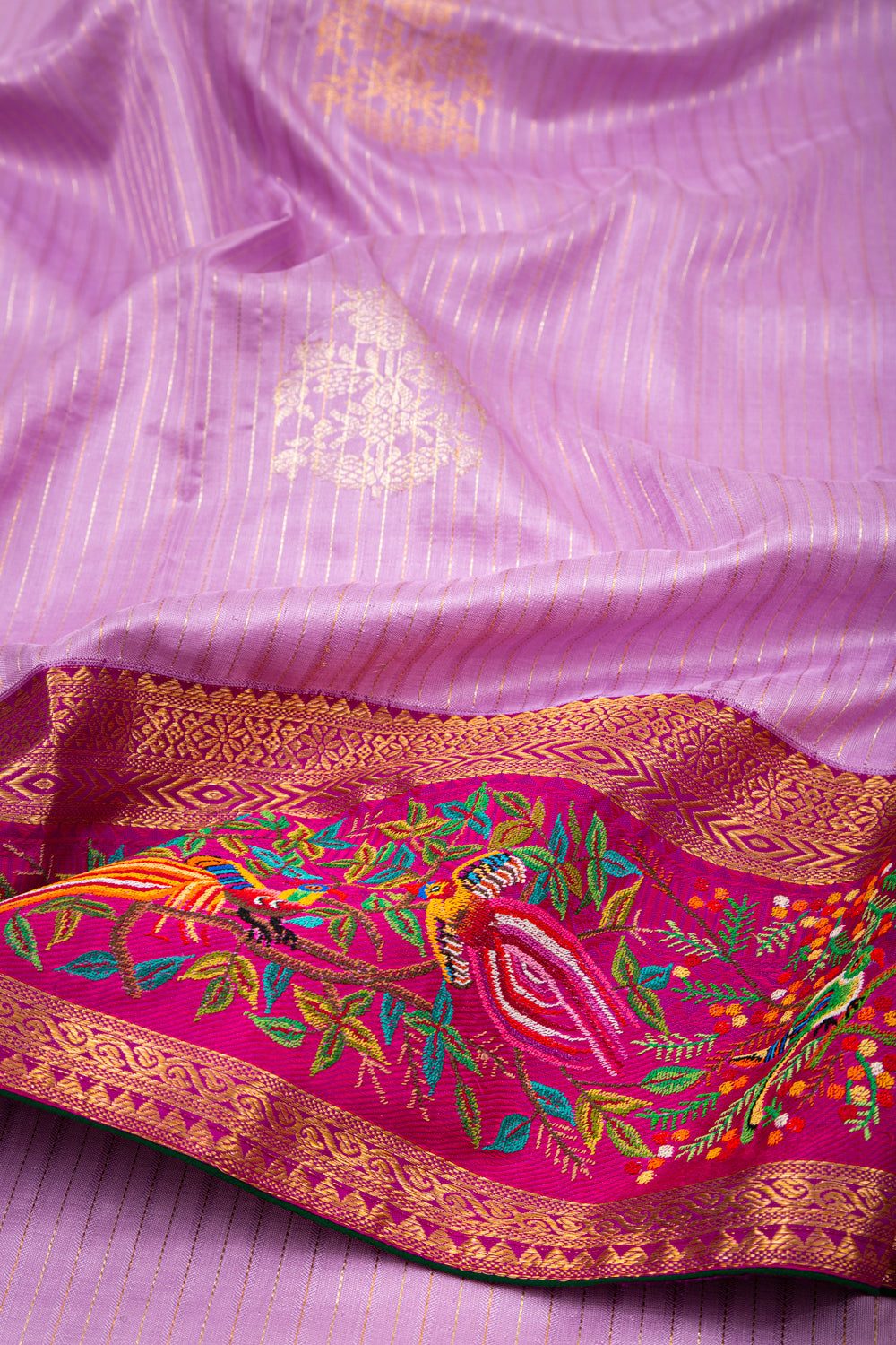 Kanchipuram Silk Vertical Lines Butta Lavender Saree With Petite Point