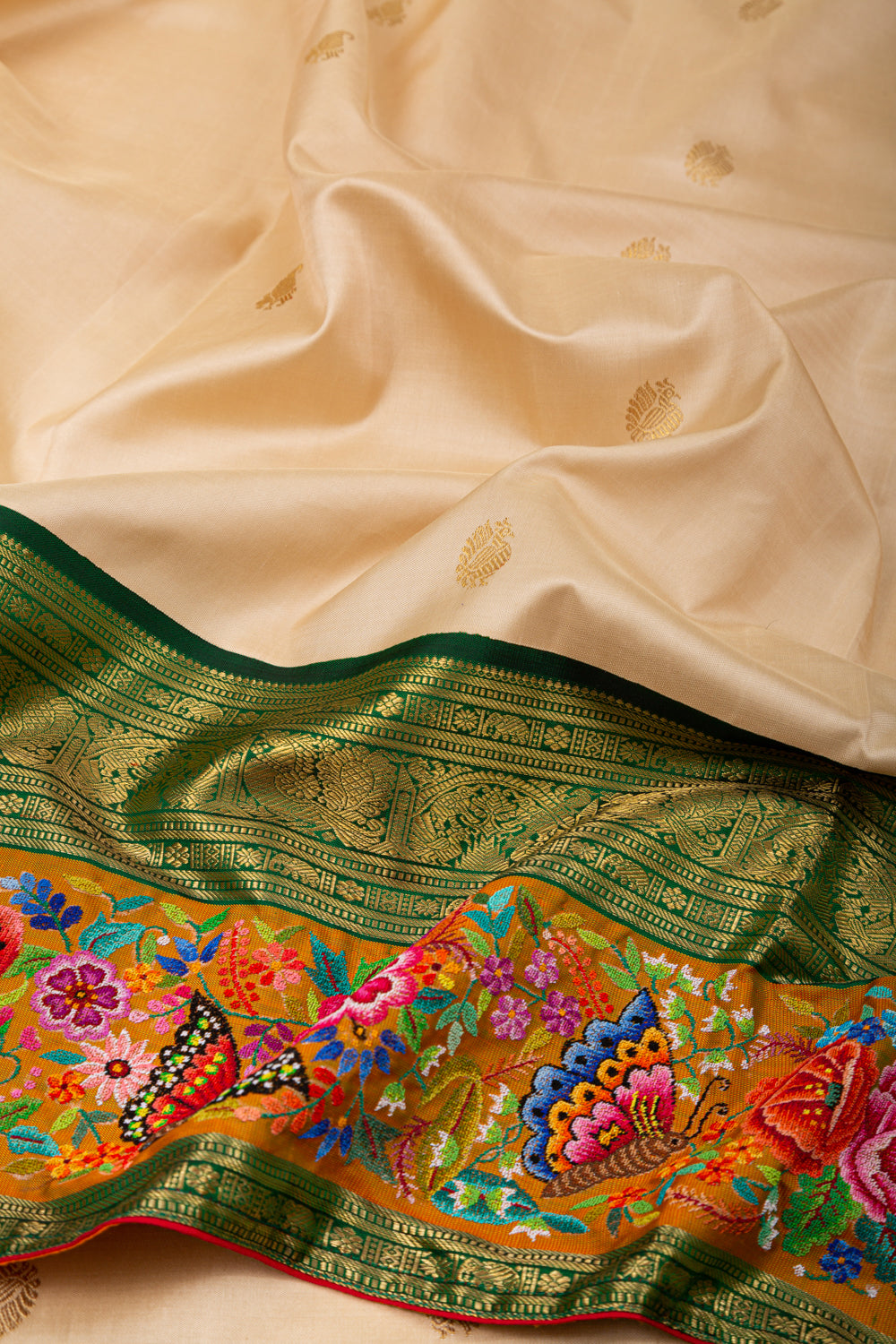 Kanchipuram Silk Butta Cream Saree With Petite Point