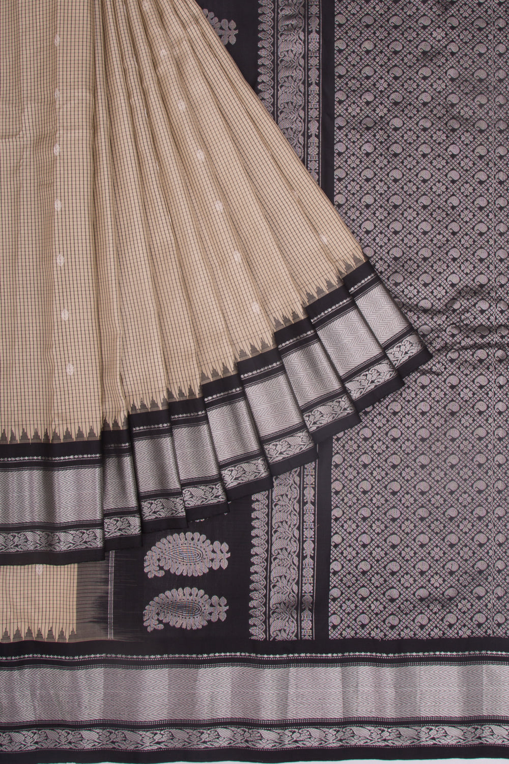 Gadwal Silk Checks And Butta Cream Saree