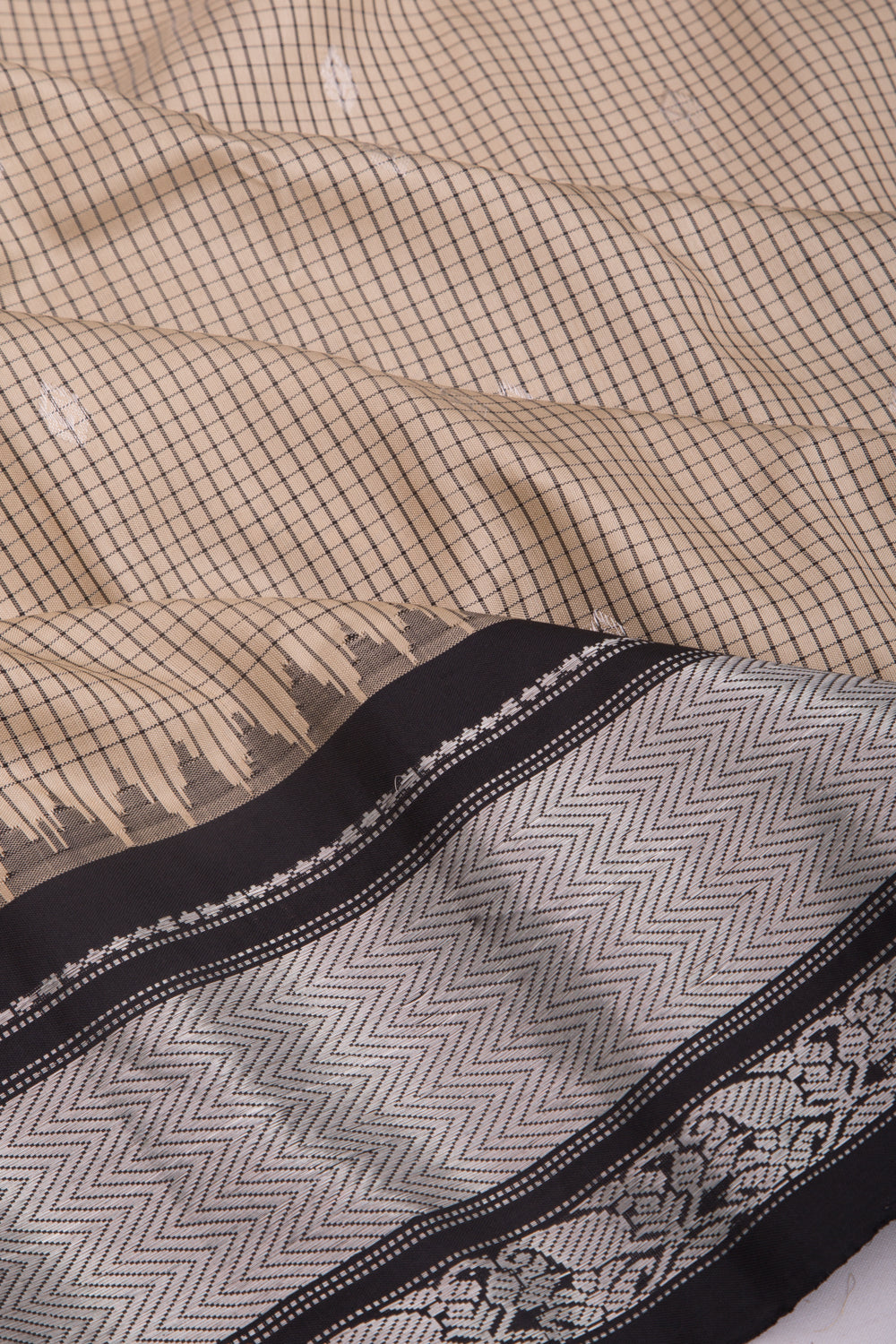 Gadwal Silk Checks And Butta Cream Saree