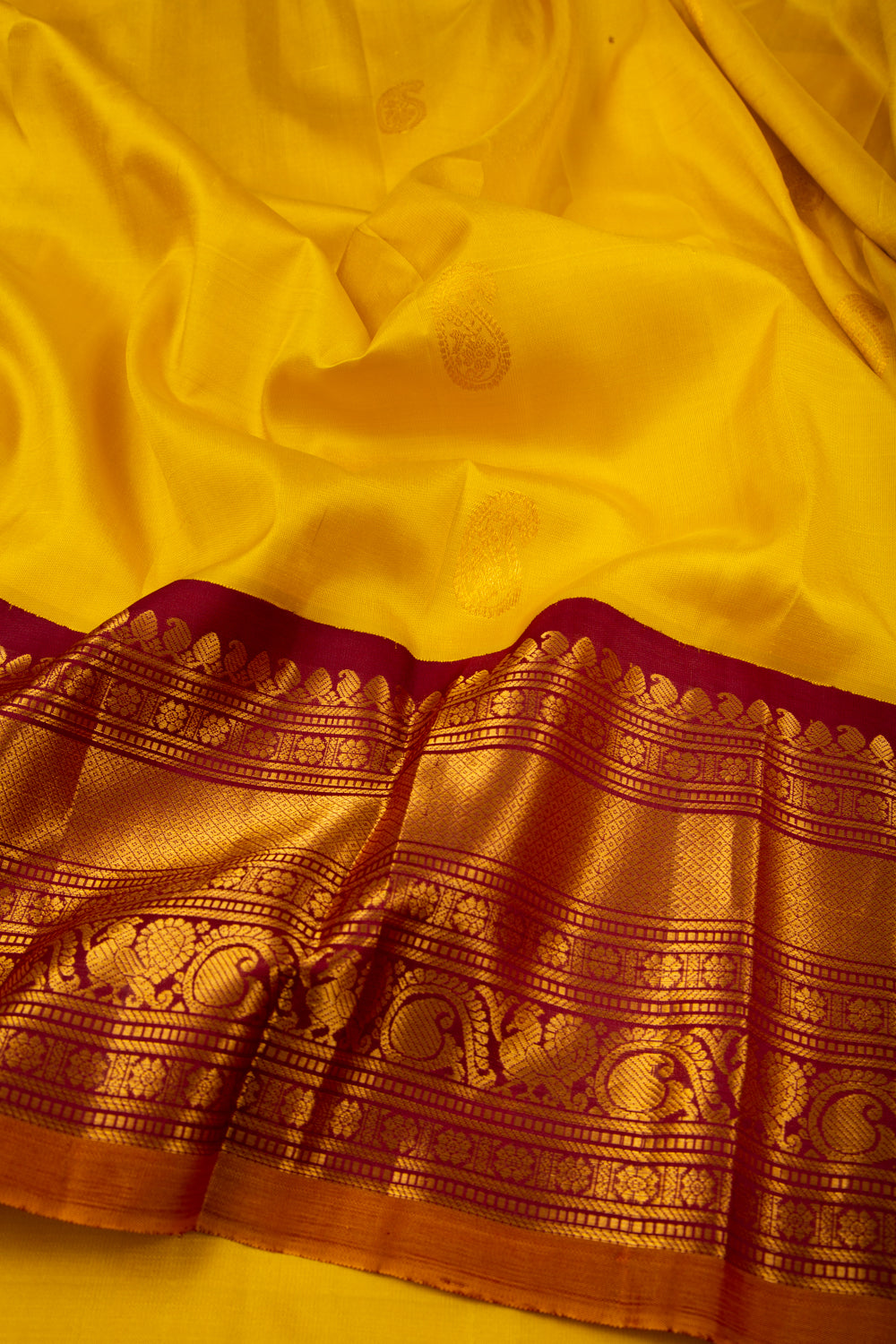 Gadwal Silk Butta Yellow Saree