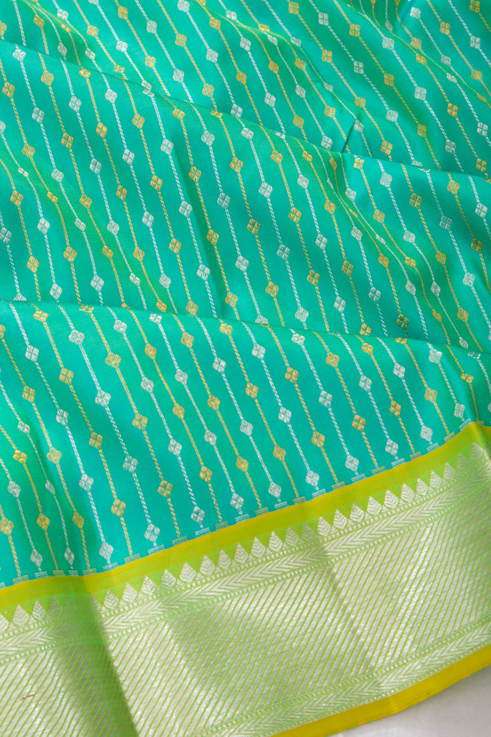 Kanchipuram Silk Vertical Lines Dual Tone Blue And Green Saree