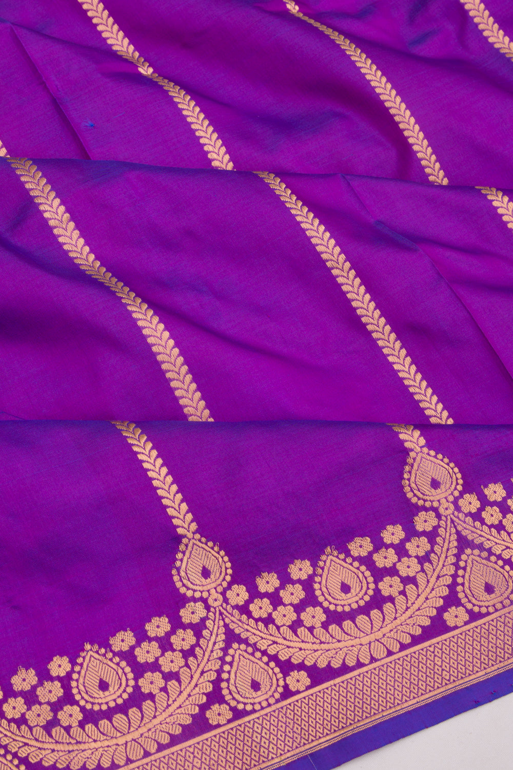 Banarasi Katan Silk Vertical Lines Violet Saree