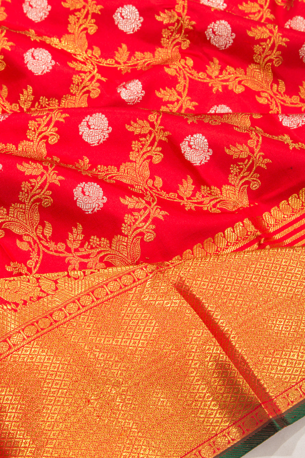 Kanchipuram Silk Jaal And Butta Red Saree
