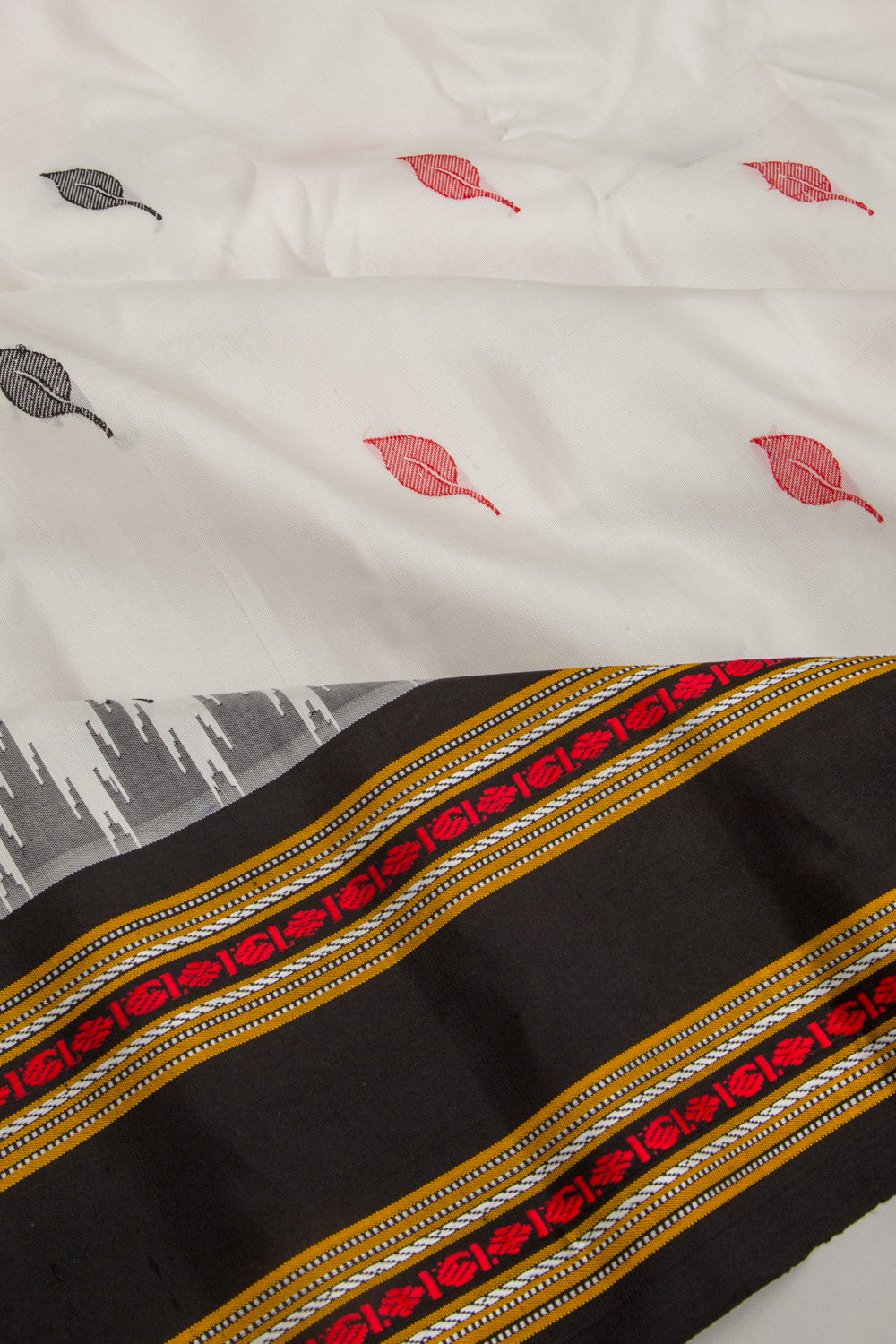 Gadwal Silk Butta Black And White Saree