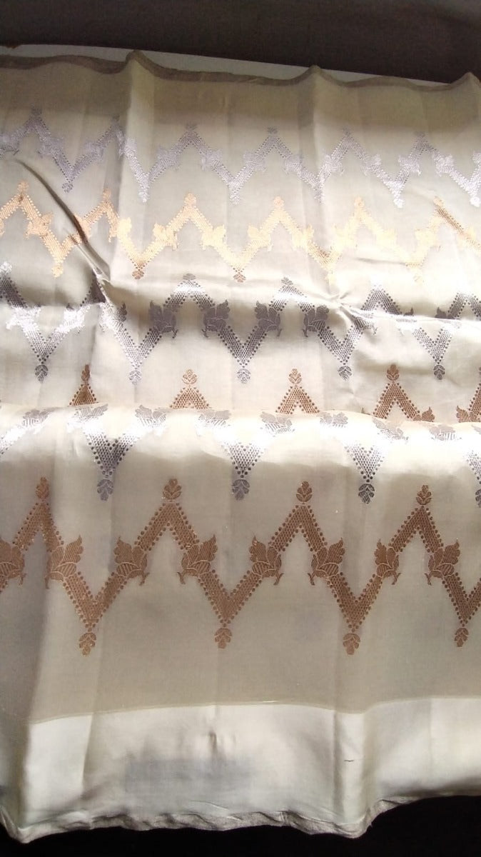 Banarasi Silk Lehariya Cream Saree